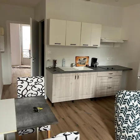 T2 Cosy, Agreable Fonctionnel Et Douillet, 1 Lit 140 Et Un Bz , Wifi Gratuit, Boite A Cles, Proche Commerces Et Gare Routiere, Linge De Lit Et Toilette Offerts A Partir De 4 Nuits شقة *