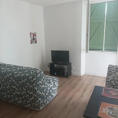 公寓 T2 Cosy, Agreable Fonctionnel Et Douillet, 1 Lit 140 Et Un Bz , Wifi Gratuit, Boite A Cles, Proche Commerces Et Gare Routiere Graulhet