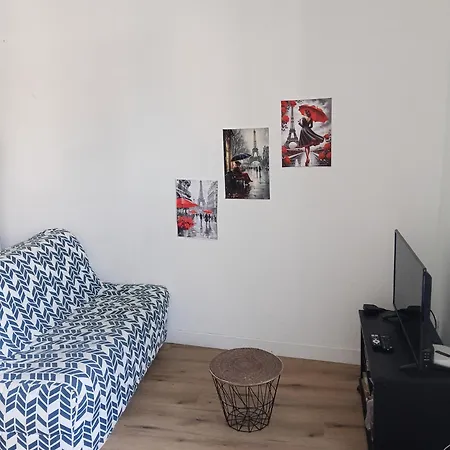 T2 Cosy, Agreable Fonctionnel Et Douillet, 1 Lit 140 Et Un Bz , Wifi Gratuit, Boite A Cles, Proche Commerces Et Gare Routiere, Linge De Lit Et Toilette Offerts A Partir De 4 Nuits شقة