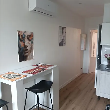 T2 Cosy, Agreable Fonctionnel Et Douillet, 1 Lit 140 Et Un Bz , Wifi Gratuit, Boite A Cles, Proche Commerces Et Gare Routiere, Linge De Lit Et Toilette Offerts A Partir De 4 Nuits شقة