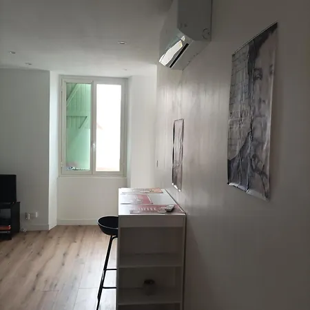 شقة T2 Cosy, Agreable Fonctionnel Et Douillet, 1 Lit 140 Et Un Bz , Wifi Gratuit, Boite A Cles, Proche Commerces Et Gare Routiere, Linge De Lit Et Toilette Offerts A Partir De 4 Nuits *