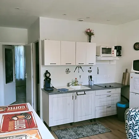 شقة T2 Cosy, Agreable Fonctionnel Et Douillet, 1 Lit 140 Et Un Bz , Wifi Gratuit, Boite A Cles, Proche Commerces Et Gare Routiere, Linge De Lit Et Toilette Offerts A Partir De 4 Nuits