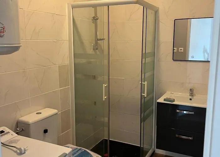 T2 Cosy, Agreable Fonctionnel Et Douillet, 1 Lit 140 Et Un Bz , Wifi Gratuit, Boite A Cles, Proche Commerces Et Gare Routiere *