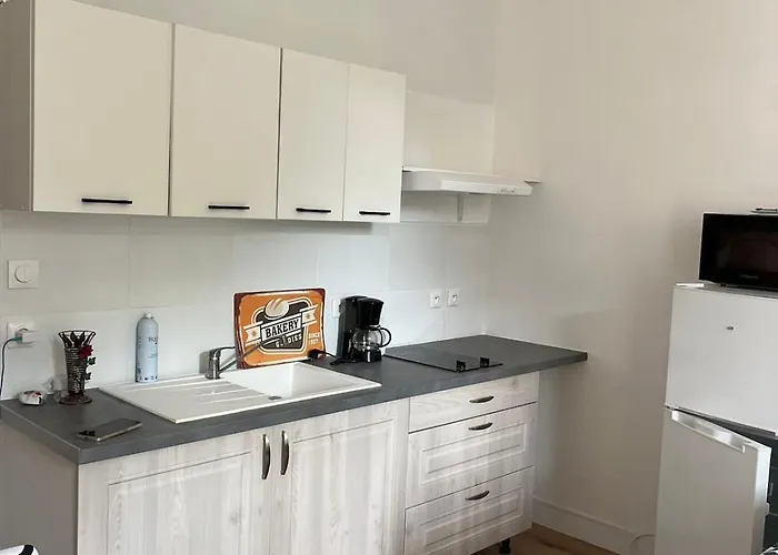 T2 Cosy, Agreable Fonctionnel Et Douillet, 1 Lit 140 Et Un Bz , Wifi Gratuit, Boite A Cles, Proche Commerces Et Gare Routiere Daire